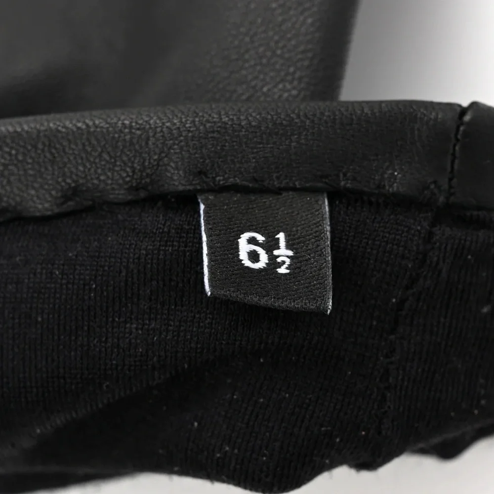 CHANEL CC Black leather Gloves with Pink Details